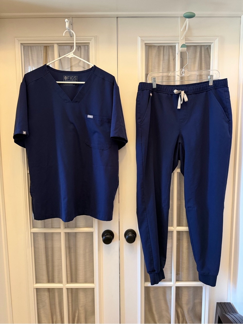 XL/Large Men’s Figs Navy Set w/ Tansen Joggers